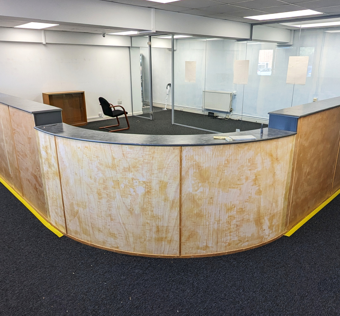 Reception desk wrap - Bosch service center Hitchin
